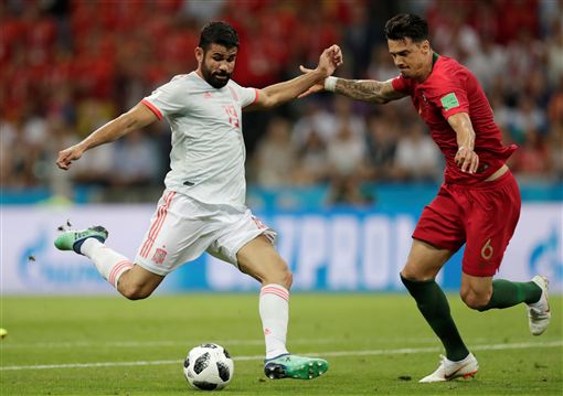 哈里王子48小时两次公开调侃特朗普，从ICE到世界杯火力不减哈里两度调侃特朗普特朗普暂未回应